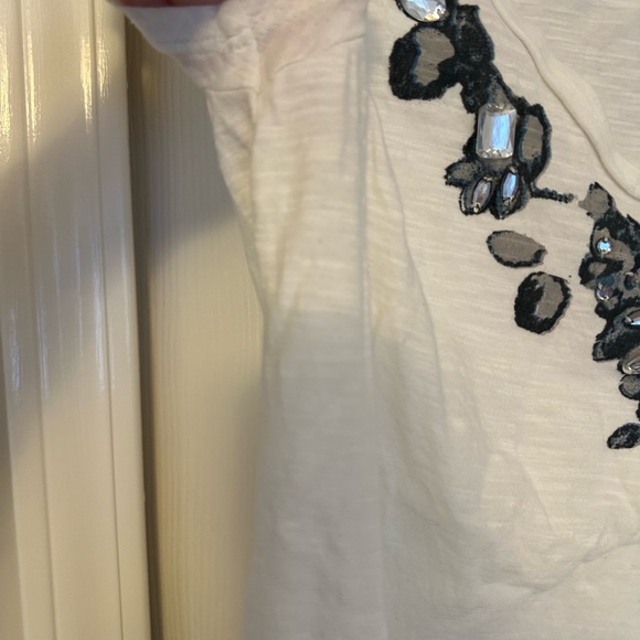 Ann Taylor White & Gem Tee - Picture 2 of 10
